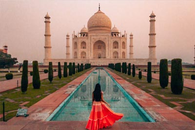 Gurgaon to Agra tour by Urbania van 